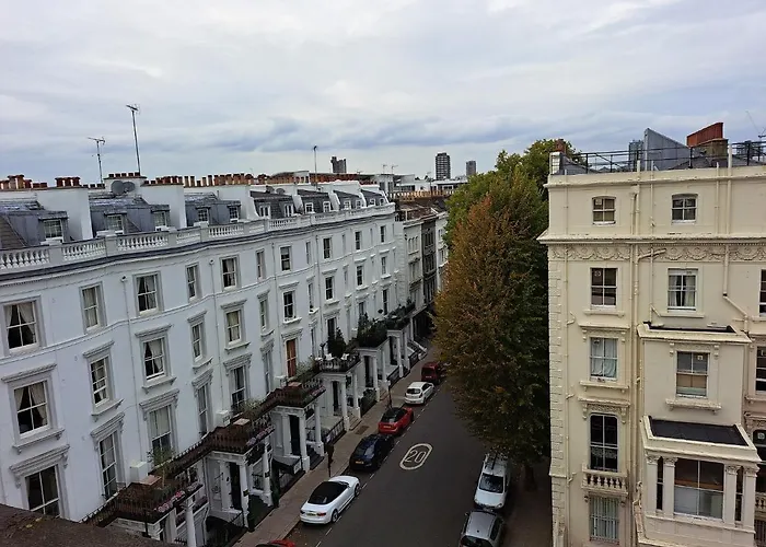 Palace Court Hotel London